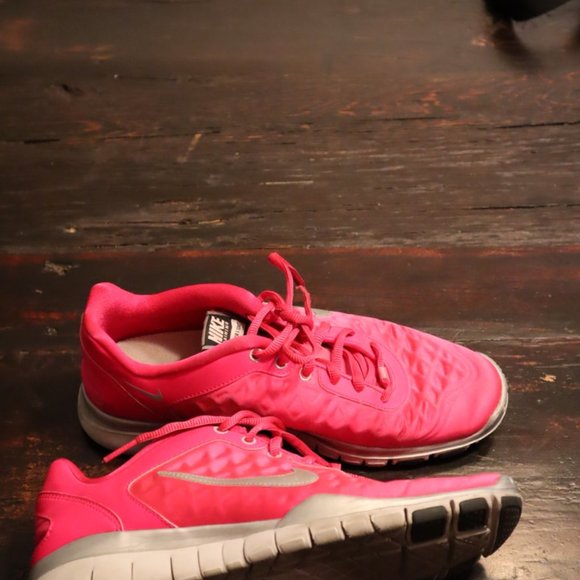 Pink Nike Shoe - Picture 2 of 4